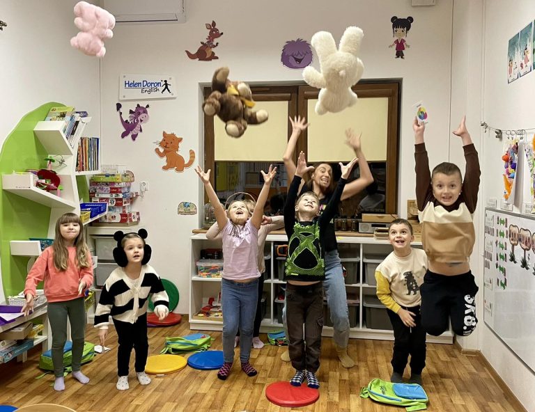 Dlaczego metoda Helen Doron pomaga dzieciom przełamać barierę językową?