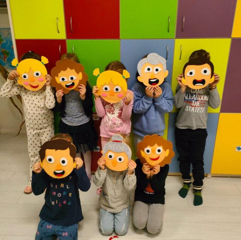 Co rodzice mogą robić w domu, aby wspierać naukę angielskiego?